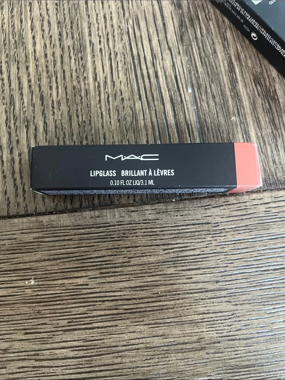 MAC Cosmetics Lipglass in Beaux